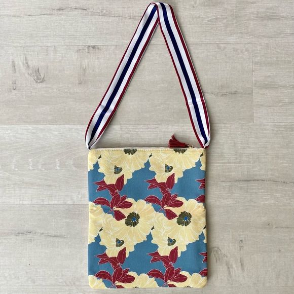 3/$20 Rachel Pally Floral Reversible Clutch - Picture 6 of 10